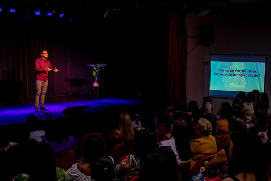 Alex Sodré em palestra