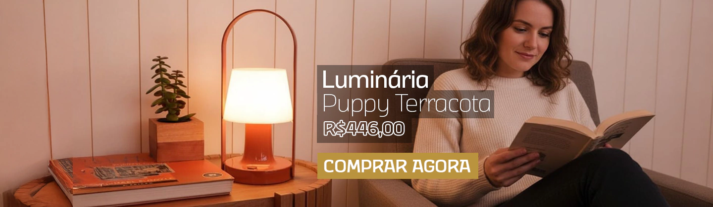 Ambiente aconchegante com luminária terracota