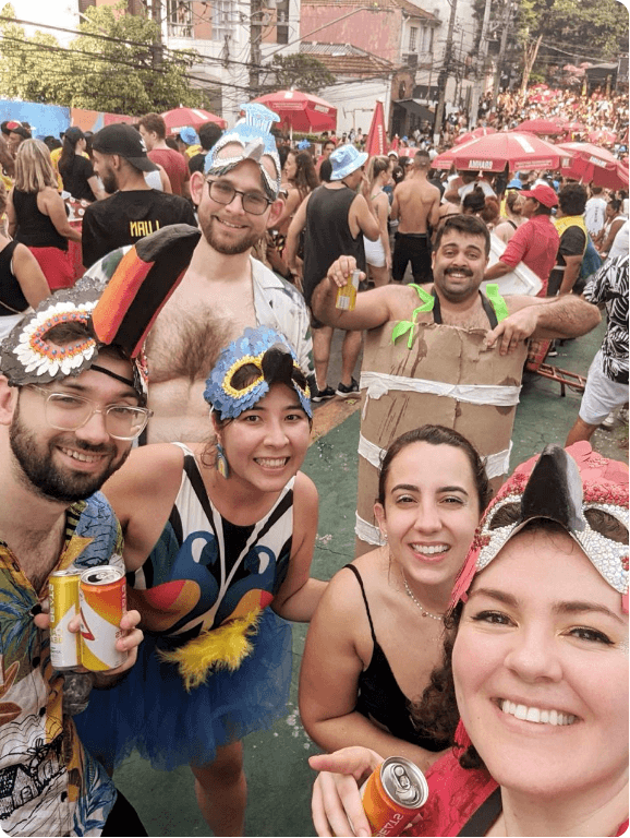 Viajante feliz no Brasil